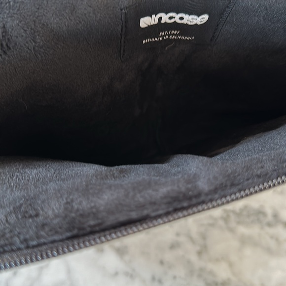 incase laptop case - Picture 3 of 3